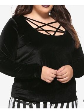 Hot Topic Strappy Velvet Top Black Size 2X Plus